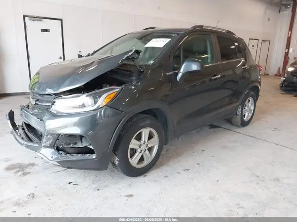 3GNCJLSB7HL284002 2017 CHEVROLET TRAX - Image 2
