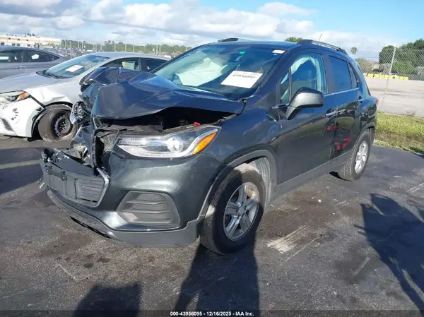 3GNCJLSB7HL284095 2017 CHEVROLET TRAX - Image 2