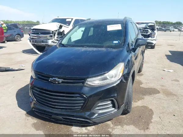 3GNCJLSB7JL161712 2018 CHEVROLET TRAX - Image 2