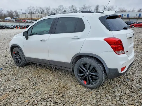 3GNCJLSB7JL167056 2018 CHEVROLET TRAX - Image 2