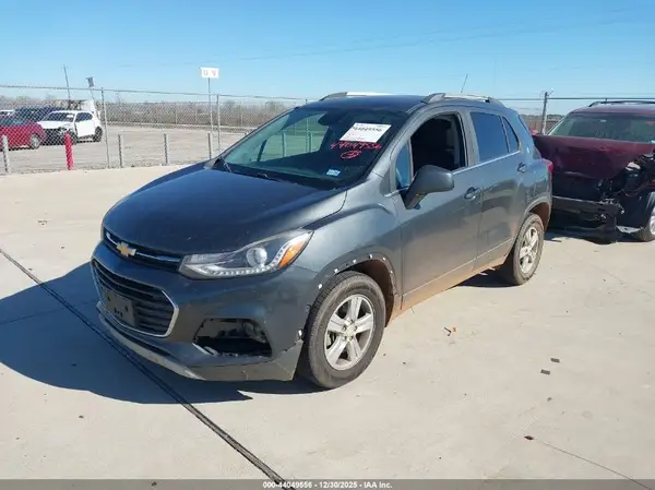 3GNCJLSB7JL189185 2018 CHEVROLET TRAX - Image 2