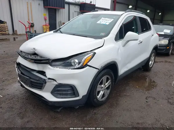 3GNCJLSB7JL197044 2018 CHEVROLET TRAX - Image 2
