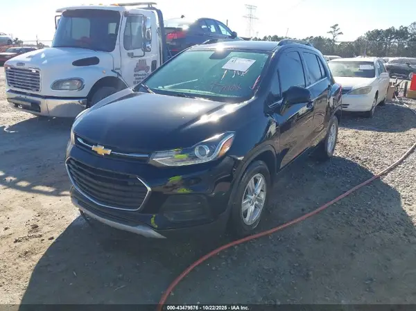 3GNCJLSB7JL209211 2018 CHEVROLET TRAX - Image 2