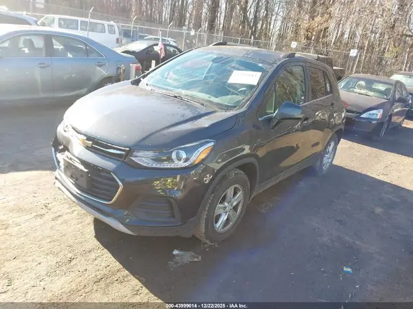 3GNCJLSB7JL210374 2018 CHEVROLET TRAX - Image 2