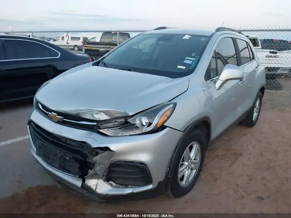 3GNCJLSB7JL226185 2018 CHEVROLET TRAX - Image 2