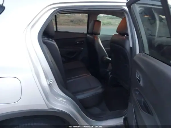 3GNCJLSB7JL226185 2018 CHEVROLET TRAX - Image 8