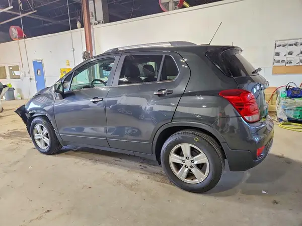 3GNCJLSB7JL229927 2018 CHEVROLET TRAX - Image 2