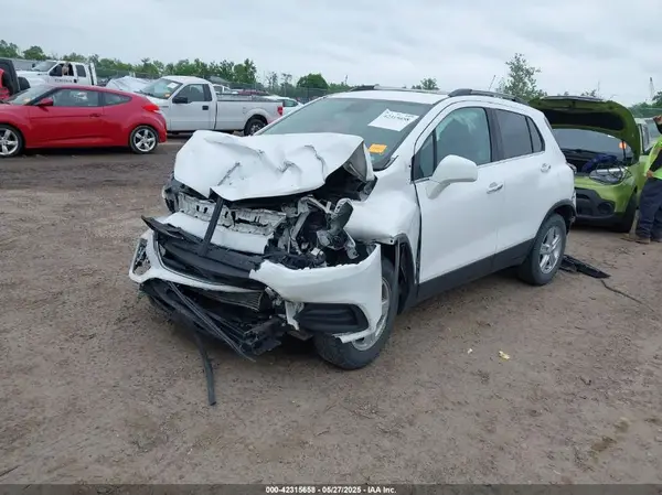 3GNCJLSB7JL240233 2018 CHEVROLET TRAX - Image 2