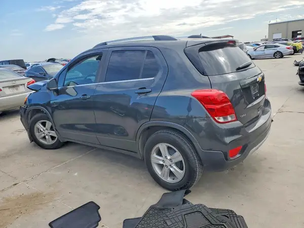 3GNCJLSB7JL259929 2018 CHEVROLET TRAX - Image 2