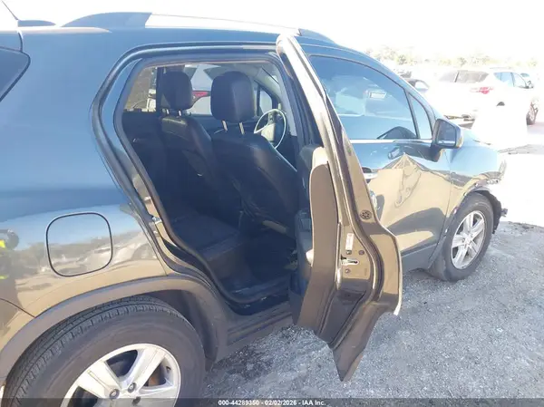 3GNCJLSB7JL260434 2018 CHEVROLET TRAX - Image 8