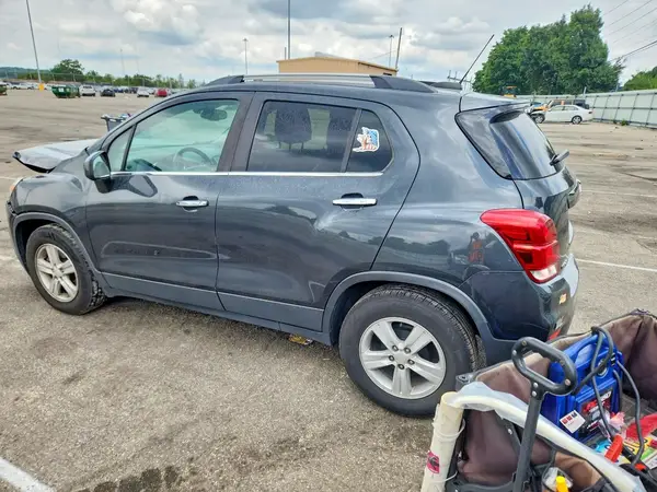 3GNCJLSB7JL267626 2018 CHEVROLET TRAX - Image 2