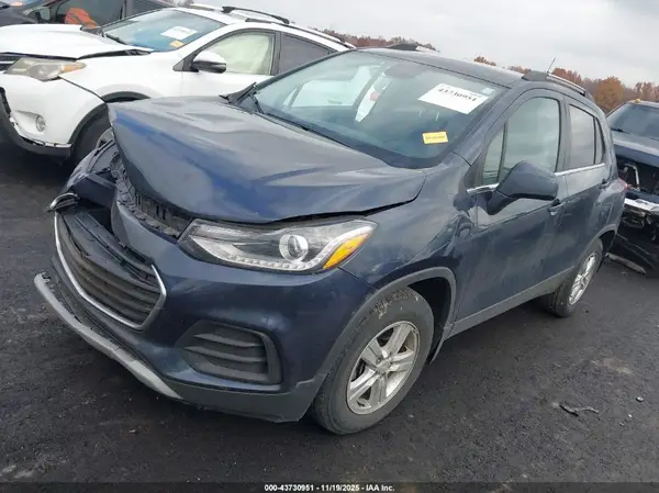 3GNCJLSB7JL301113 2018 CHEVROLET TRAX - Image 2