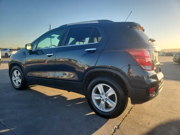 3GNCJLSB7JL340056 2018 CHEVROLET TRAX - Image 2