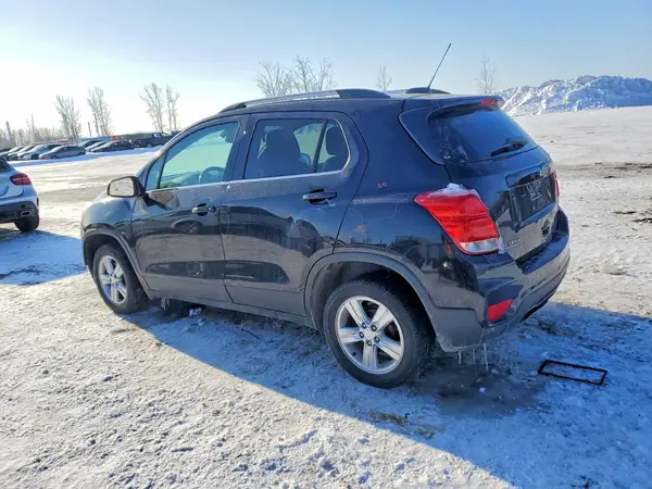 3GNCJLSB7JL351591 2018 CHEVROLET TRAX - Image 2