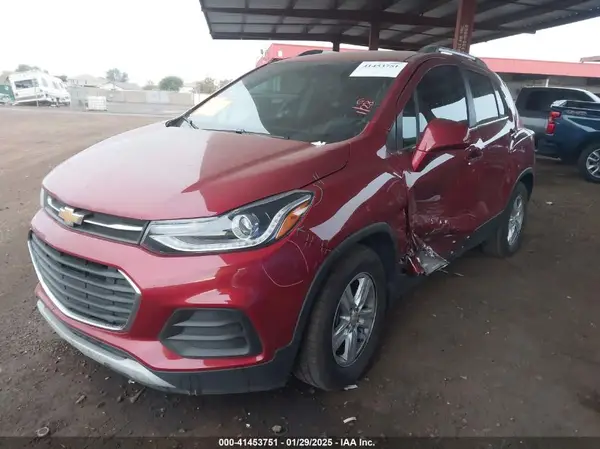 3GNCJLSB7JL373672 2018 CHEVROLET TRAX - Image 2