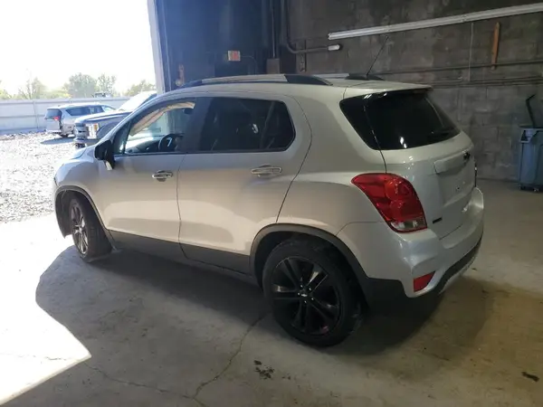 3GNCJLSB7JL374871 2018 CHEVROLET TRAX - Image 2