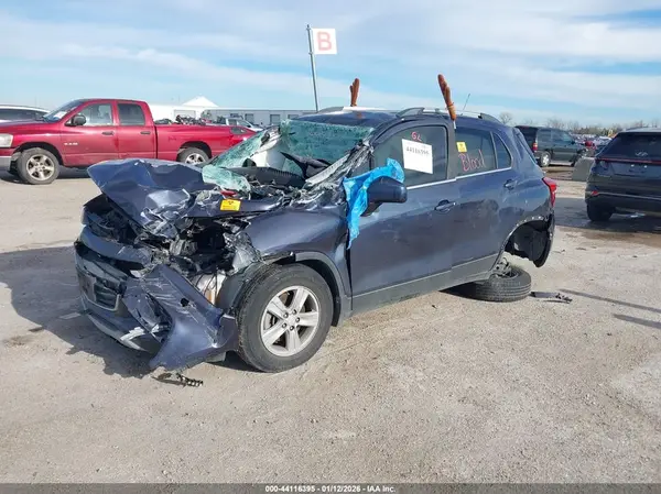 3GNCJLSB7KL160111 2019 CHEVROLET TRAX - Image 2