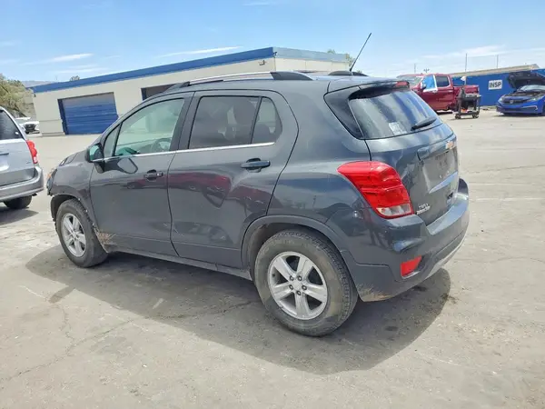 3GNCJLSB7KL163901 2019 CHEVROLET TRAX - Image 2