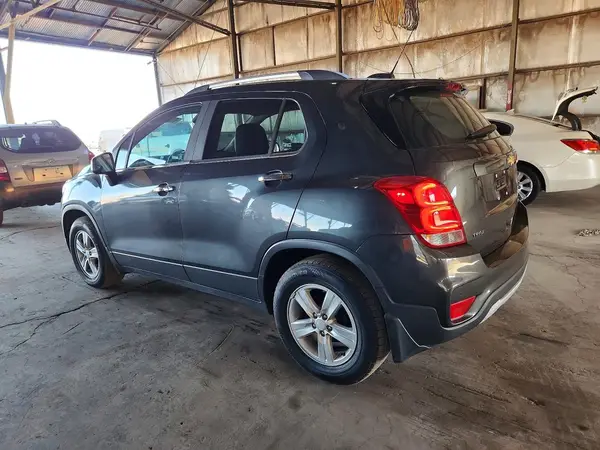 3GNCJLSB7KL184716 2019 CHEVROLET TRAX - Image 2