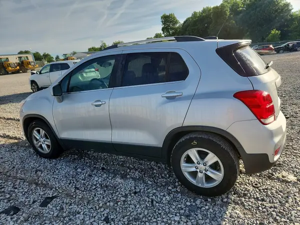 3GNCJLSB7KL205533 2019 CHEVROLET TRAX - Image 2