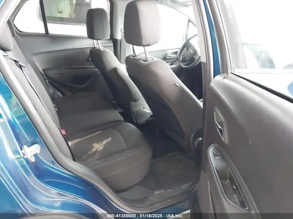 3GNCJLSB7KL207282 2019 CHEVROLET TRAX - Image 8