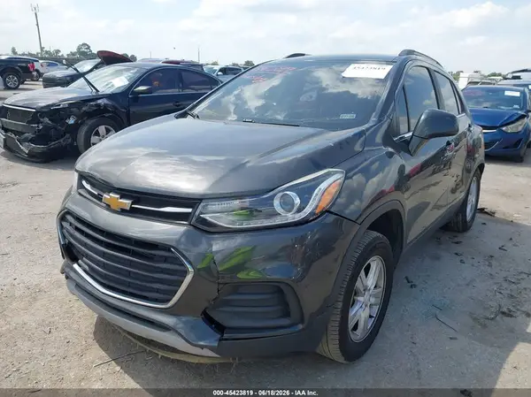 3GNCJLSB7KL277199 2019 CHEVROLET TRAX - Image 2