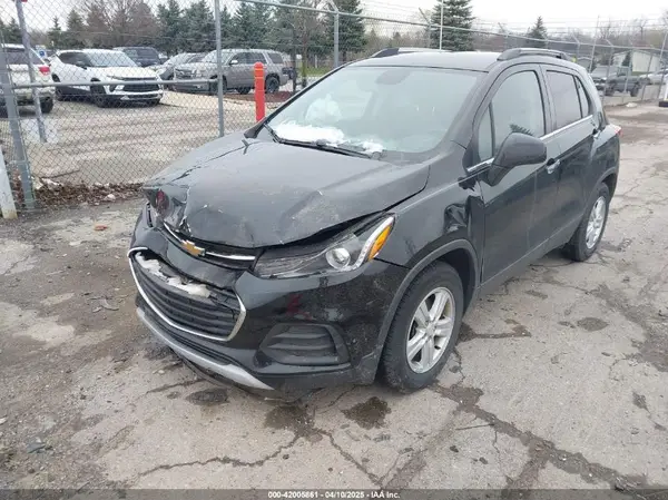 3GNCJLSB7KL327065 2019 CHEVROLET TRAX - Image 2