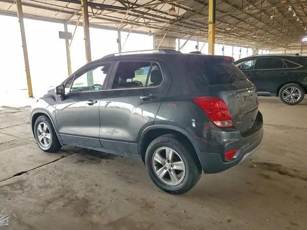 3GNCJLSB7KL330645 2019 CHEVROLET TRAX - Image 2