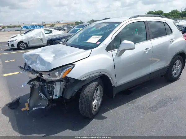 3GNCJLSB7KL342004 2019 CHEVROLET TRAX - Image 2