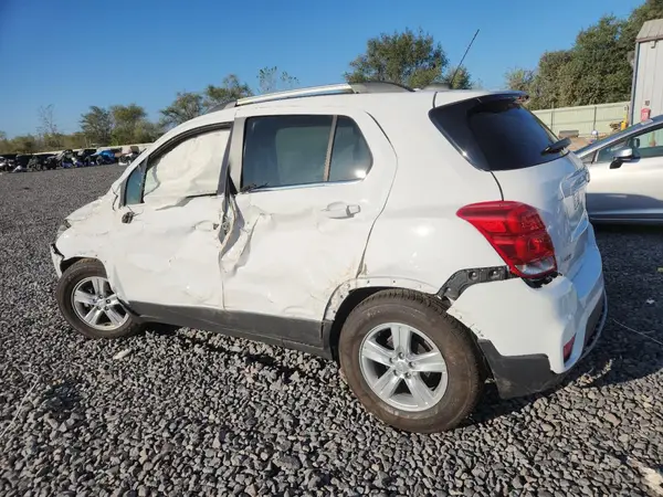 3GNCJLSB7KL351768 2019 CHEVROLET TRAX - Image 2