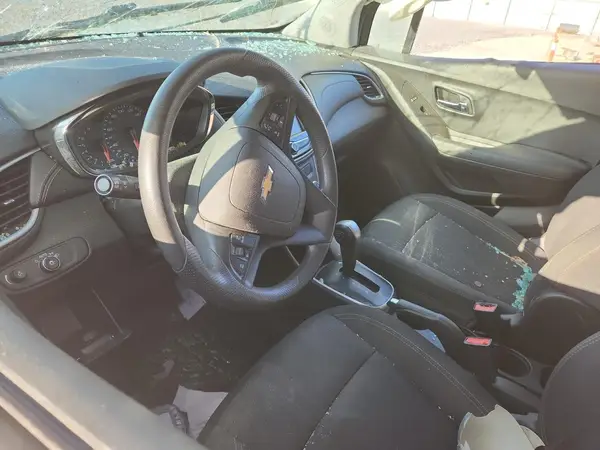 3GNCJLSB7KL351768 2019 CHEVROLET TRAX - Image 8