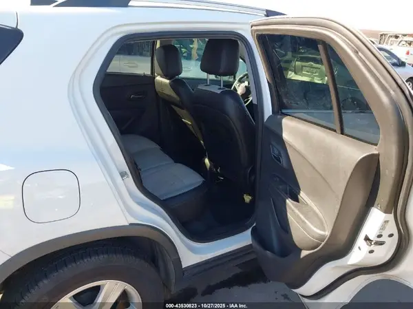 3GNCJLSB7KL366982 2019 CHEVROLET TRAX - Image 8
