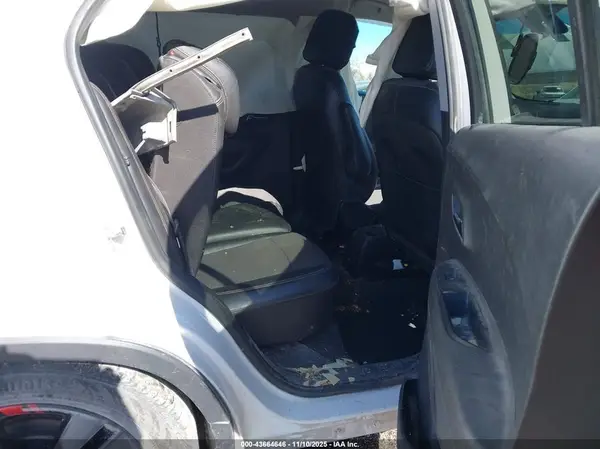 3GNCJLSB7KL387816 2019 CHEVROLET TRAX - Image 8