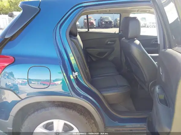 3GNCJLSB7KL395317 2019 CHEVROLET TRAX - Image 8