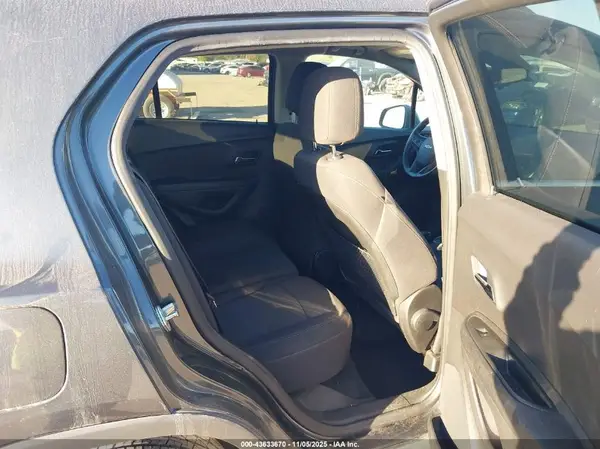 3GNCJLSB7KL402489 2019 CHEVROLET TRAX - Image 8
