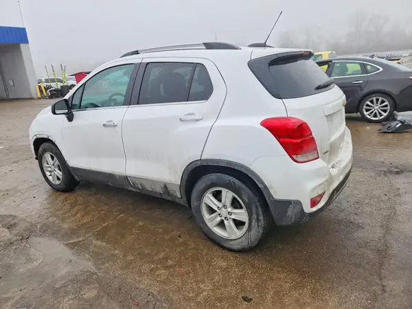 3GNCJLSB7KL405943 2019 CHEVROLET TRAX - Image 2