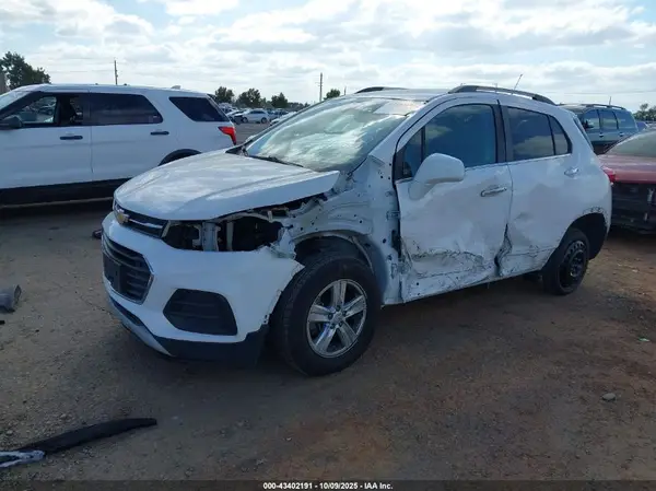 3GNCJLSB7LL122766 2020 CHEVROLET TRAX - Image 2