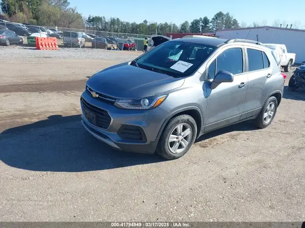 3GNCJLSB7LL155086 2020 CHEVROLET TRAX - Image 2