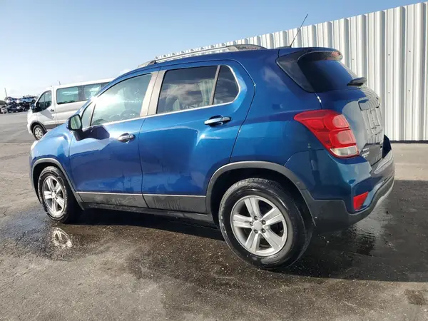 3GNCJLSB7LL172065 2020 CHEVROLET TRAX - Image 2