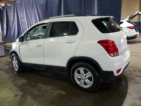 3GNCJLSB7LL207090 2020 CHEVROLET TRAX - Image 2