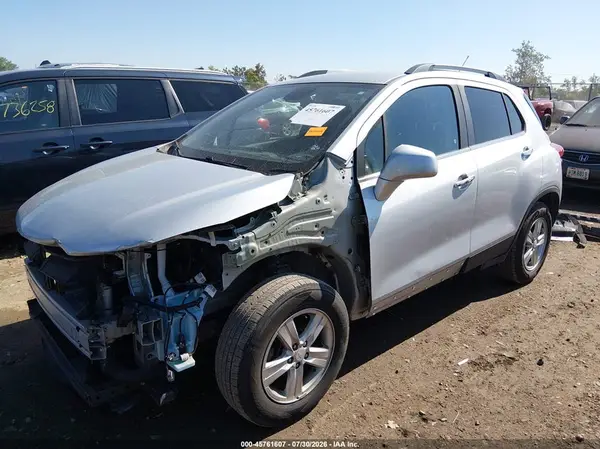 3GNCJLSB7LL207915 2020 CHEVROLET TRAX - Image 2