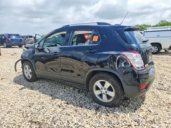 3GNCJLSB7LL210166 2020 CHEVROLET TRAX - Image 2
