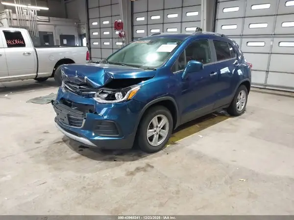 3GNCJLSB7LL212466 2020 CHEVROLET TRAX - Image 2