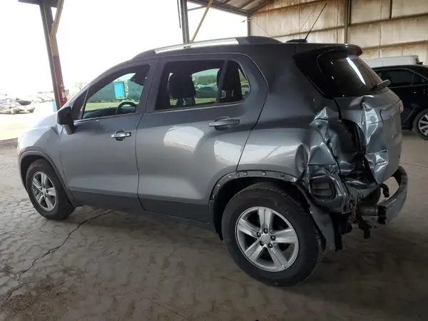 3GNCJLSB7LL252711 2020 CHEVROLET TRAX - Image 2