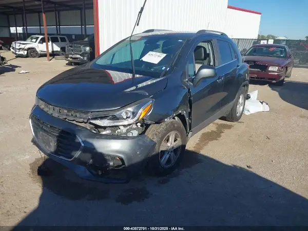 3GNCJLSB7LL253857 2020 CHEVROLET TRAX - Image 2