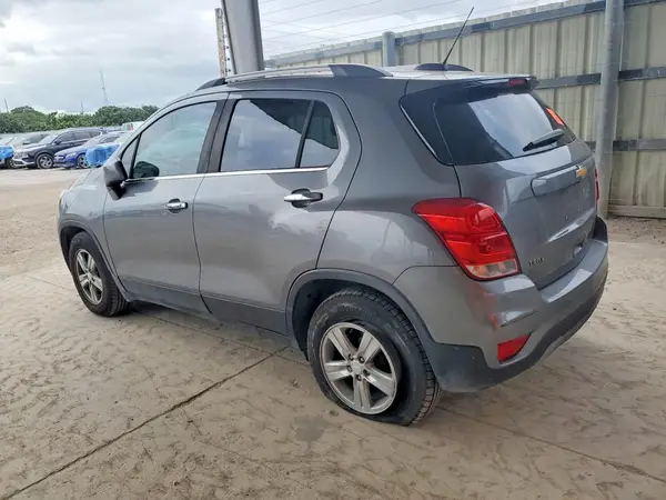 3GNCJLSB7LL281299 2020 CHEVROLET TRAX - Image 2