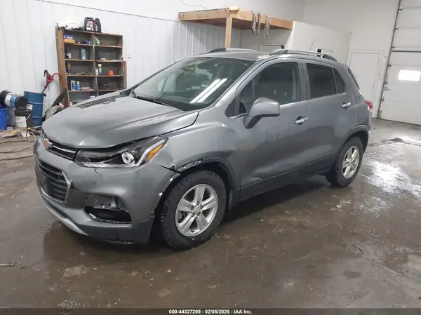 3GNCJLSB7LL301275 2020 CHEVROLET TRAX - Image 2