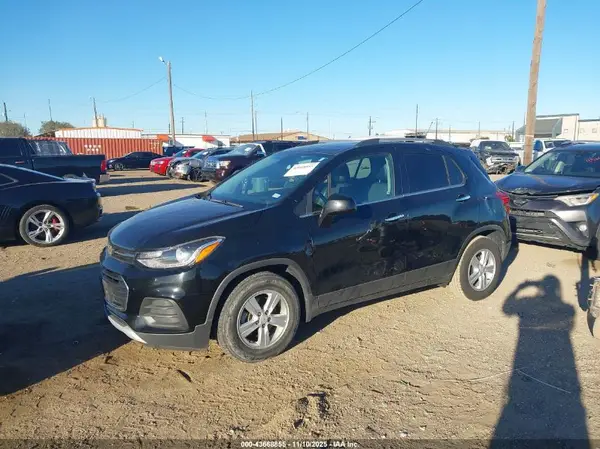 3GNCJLSB7LL302278 2020 CHEVROLET TRAX - Image 2