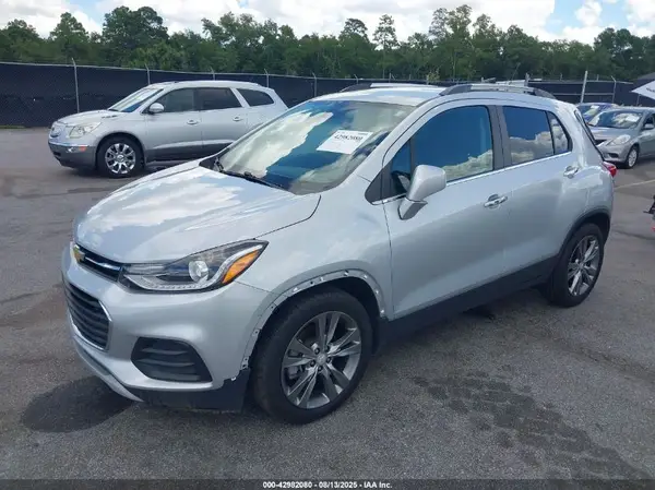 3GNCJLSB7LL302572 2020 CHEVROLET TRAX - Image 2