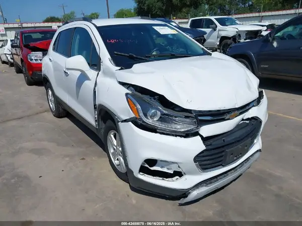 3GNCJLSB7LL320652 2020 CHEVROLET TRAX - Image 1